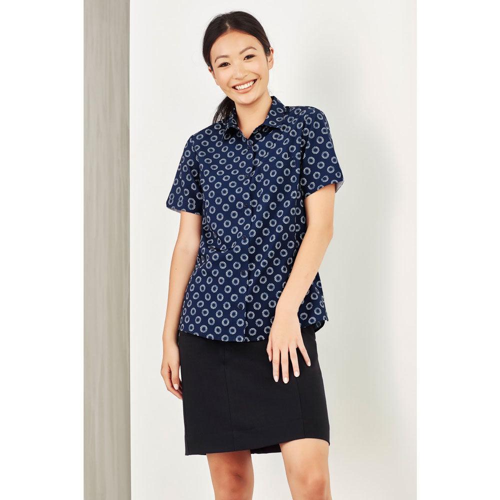 CS948LS Biz Care Womens Easy Stretch Daisy Print Short Sleeve Shirt,Infectious Clothing Company